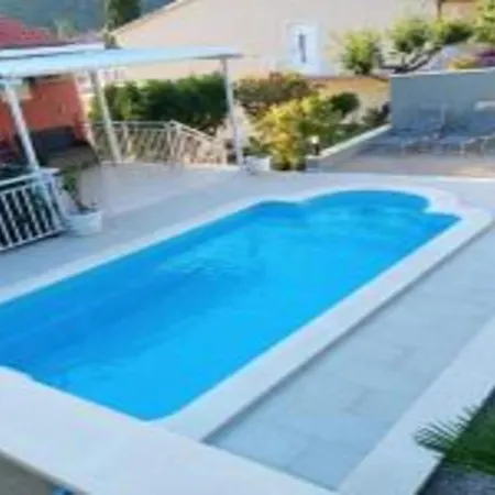 Bleu - One Bedroom With Balcony And View 3