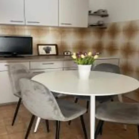 Apartment Bleu - One Bedroom With Balcony And View 3