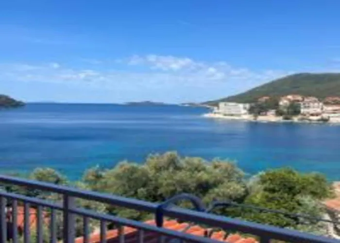 Bleu - One Bedroom With Balcony And View 3 아파트